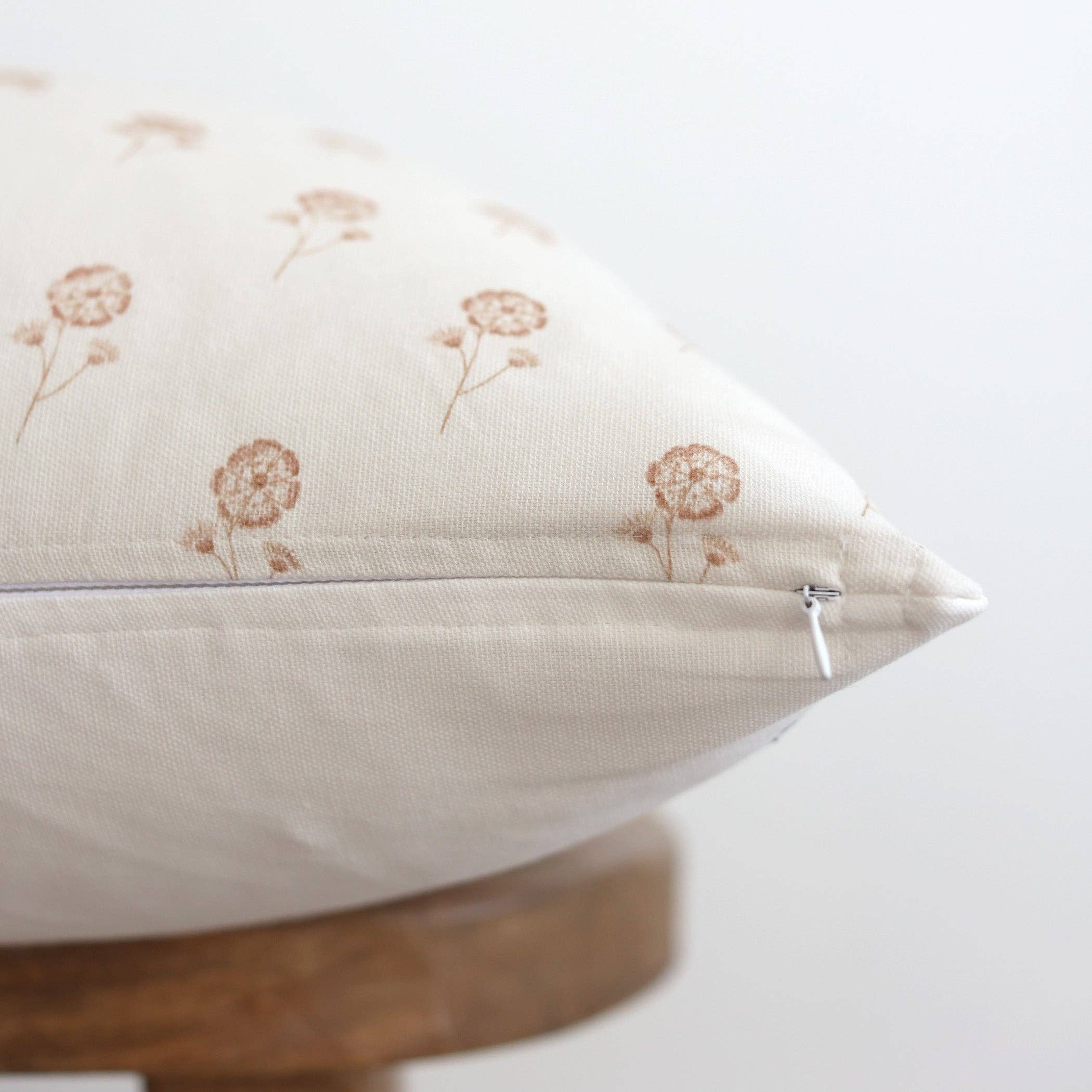 Buttercup - 22" - Pillow Cover