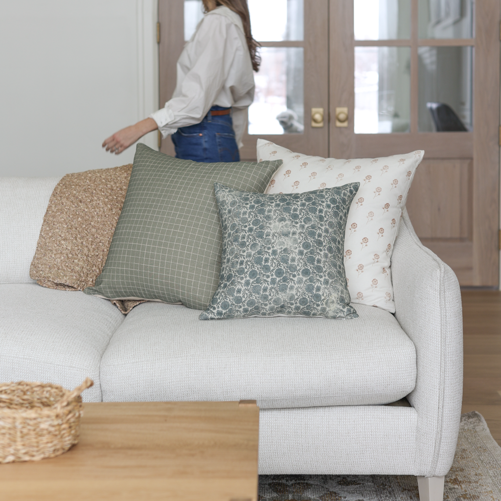 Buttercup - 22" - Pillow Cover