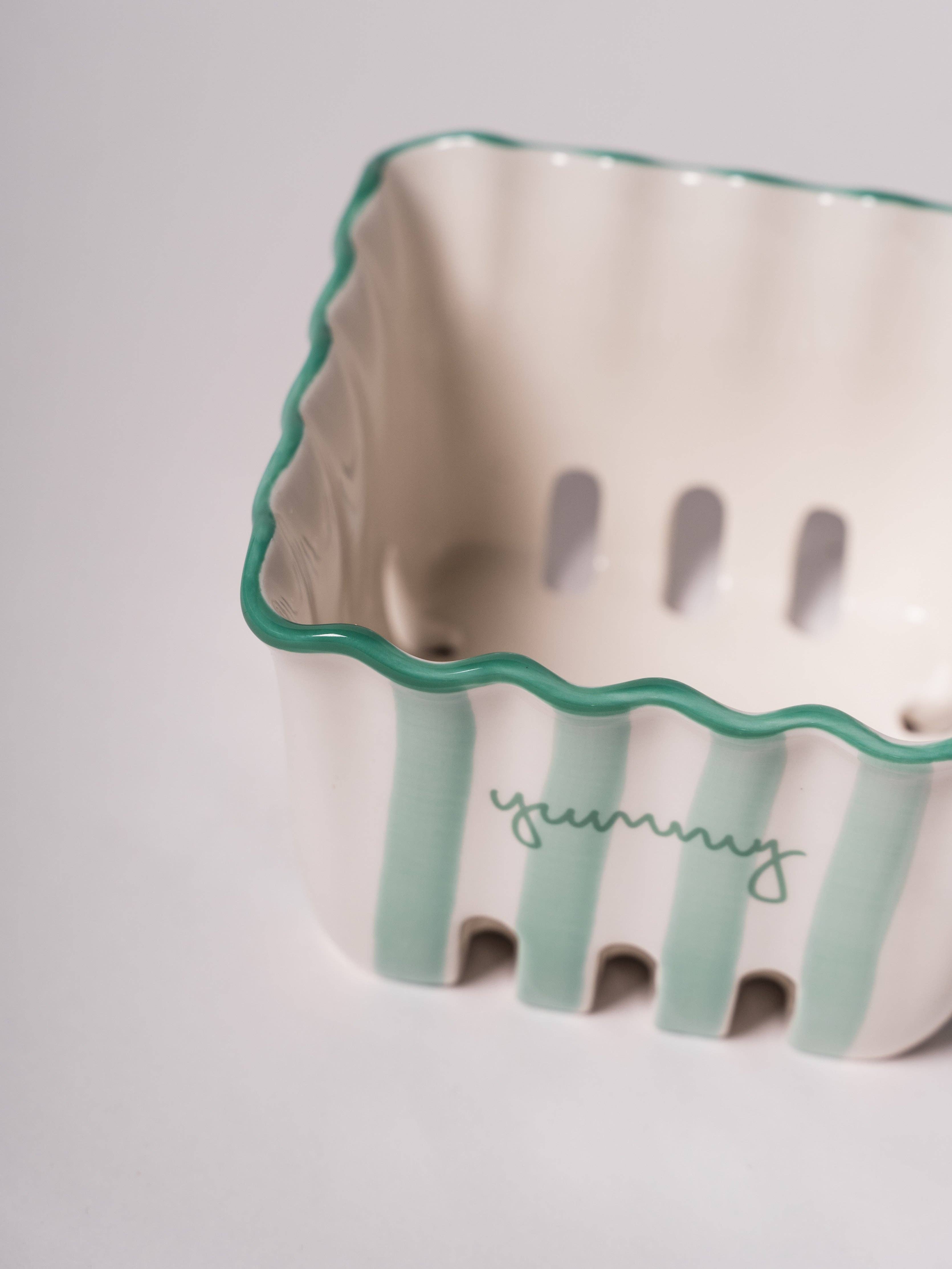 Kinsey Scallop Mini Berry Basket: GREEN