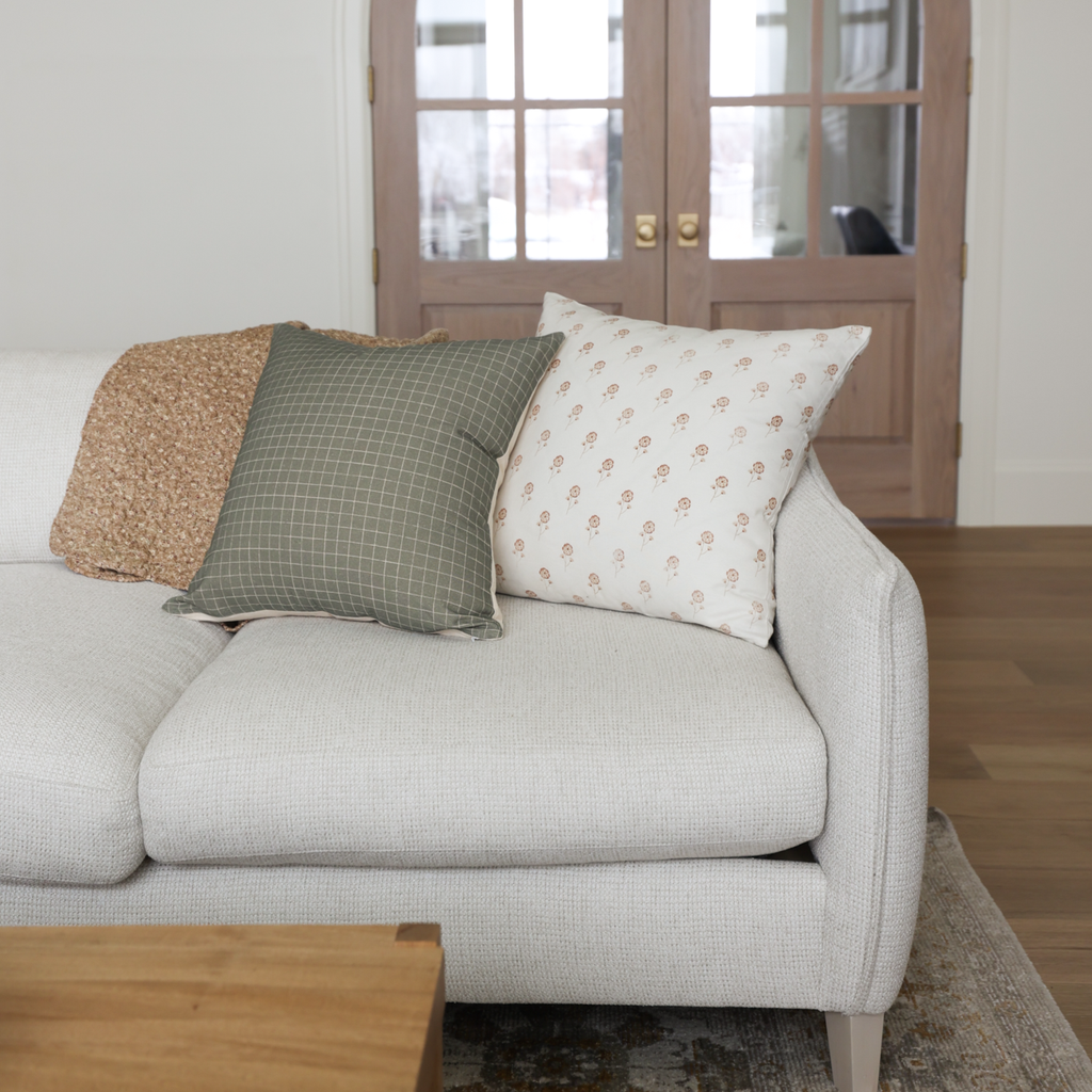 Buttercup - 22" - Pillow Cover