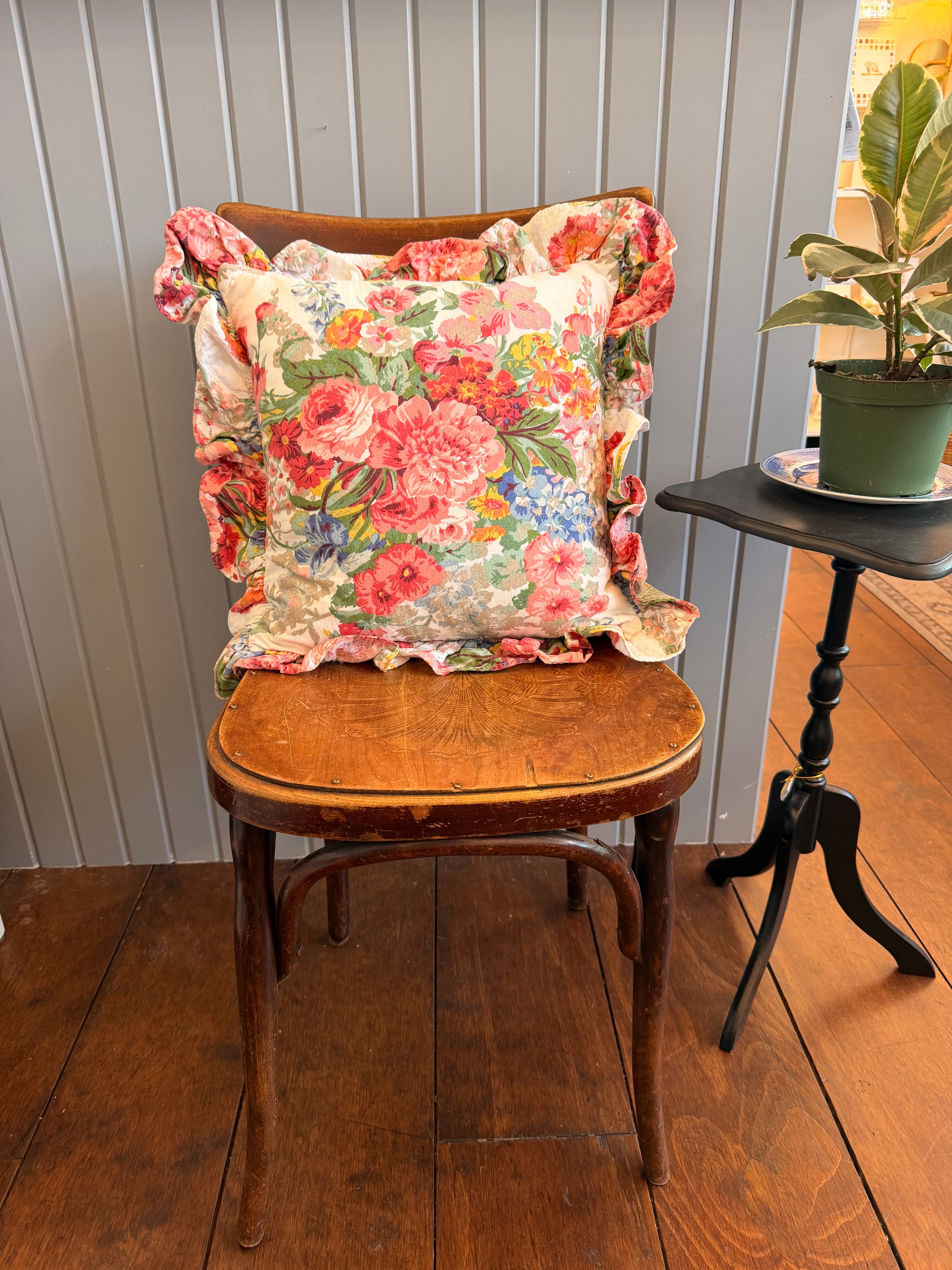 Vintage Ralph Lauren Floral Ruffled Pillow,  Beach house pattern – 16" x 16"