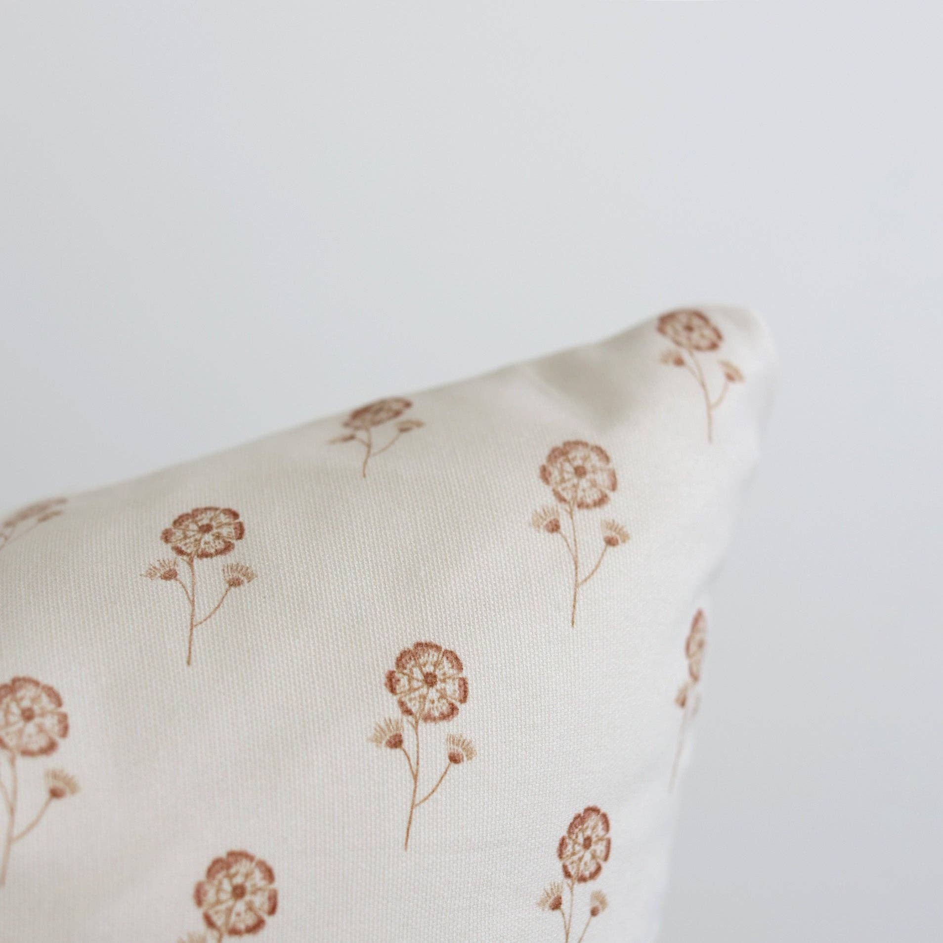Buttercup - 22" - Pillow Cover