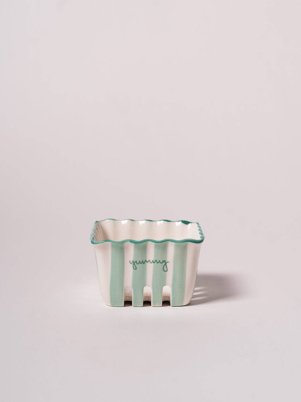 Kinsey Scallop Mini Berry Basket: GREEN